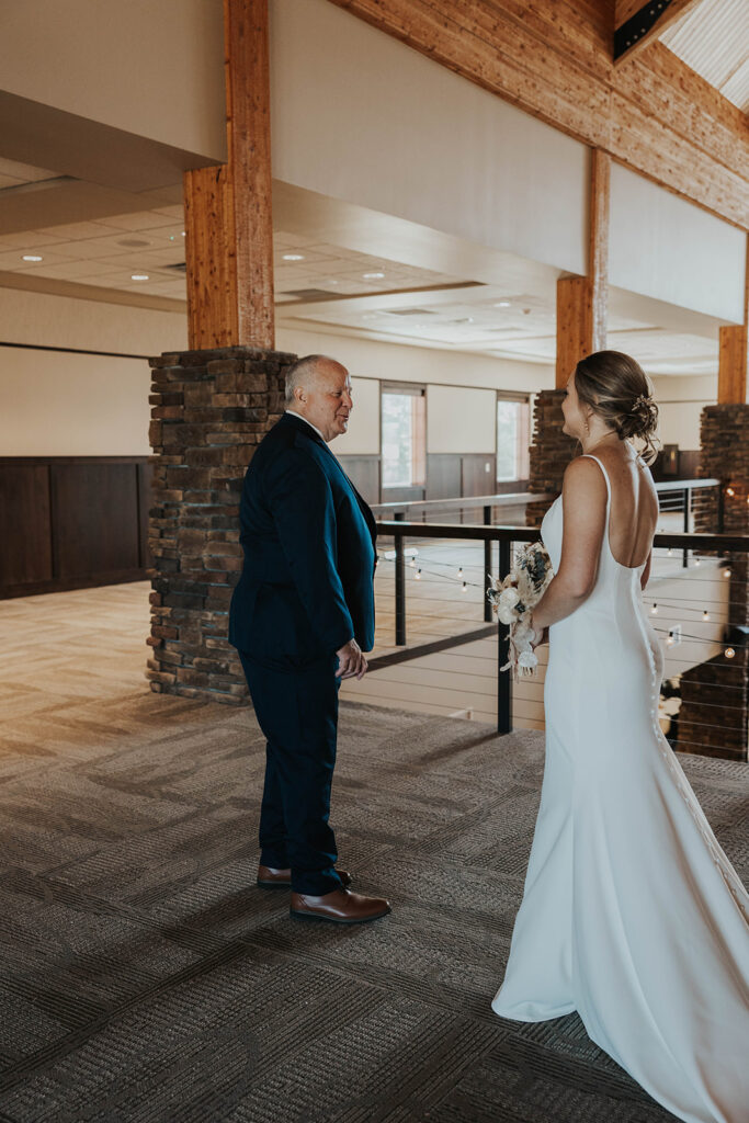 bride and dad first look