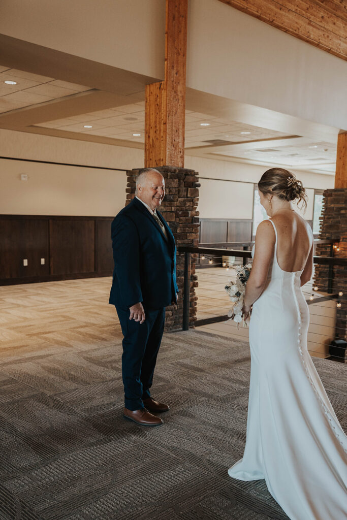 bride and dad first look