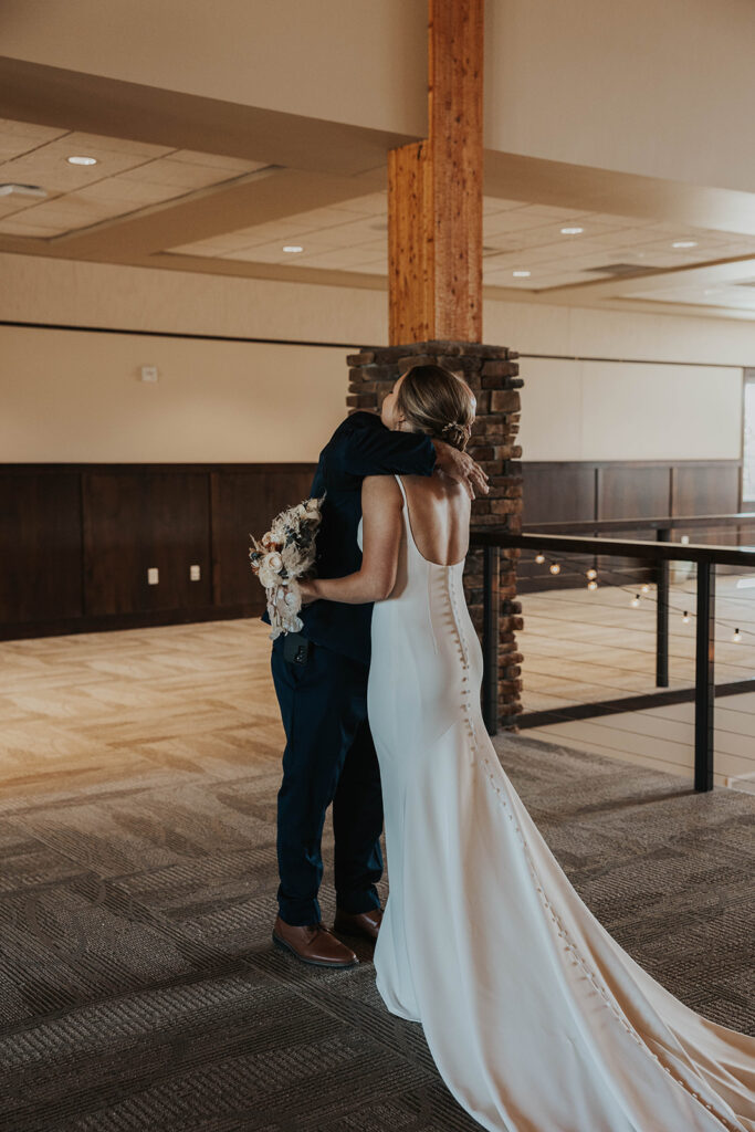 bride and dad first look