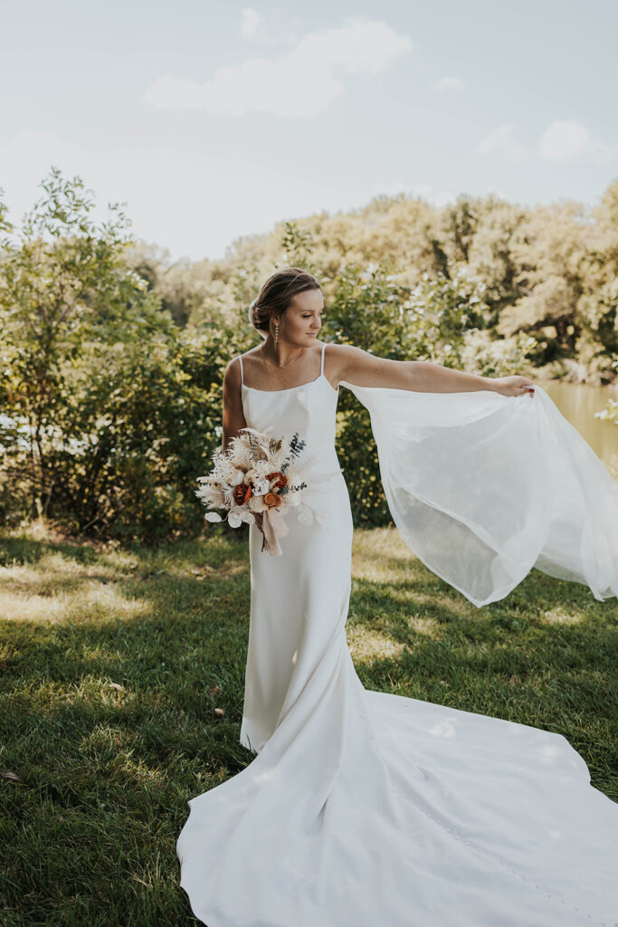 outdoor bridal portrait poses