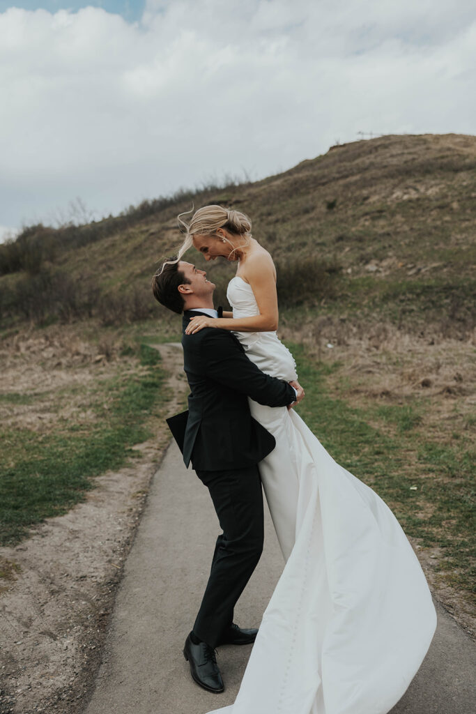 outdoor wedding portraits at the Fish Creek Provincial Park