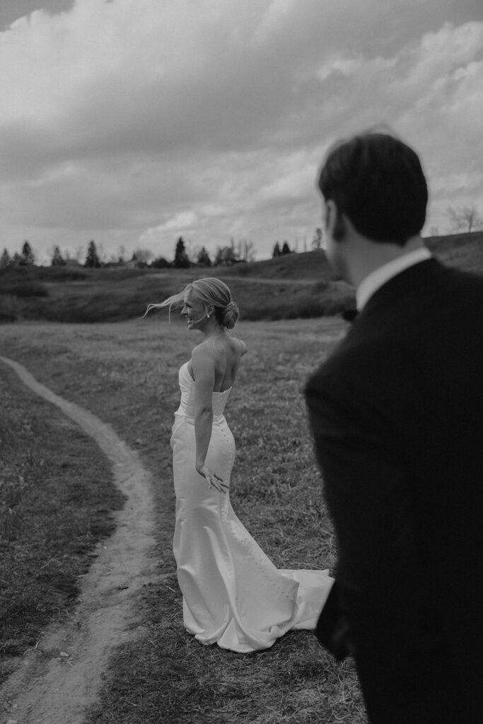 outdoor wedding portraits at the Fish Creek Provincial Park