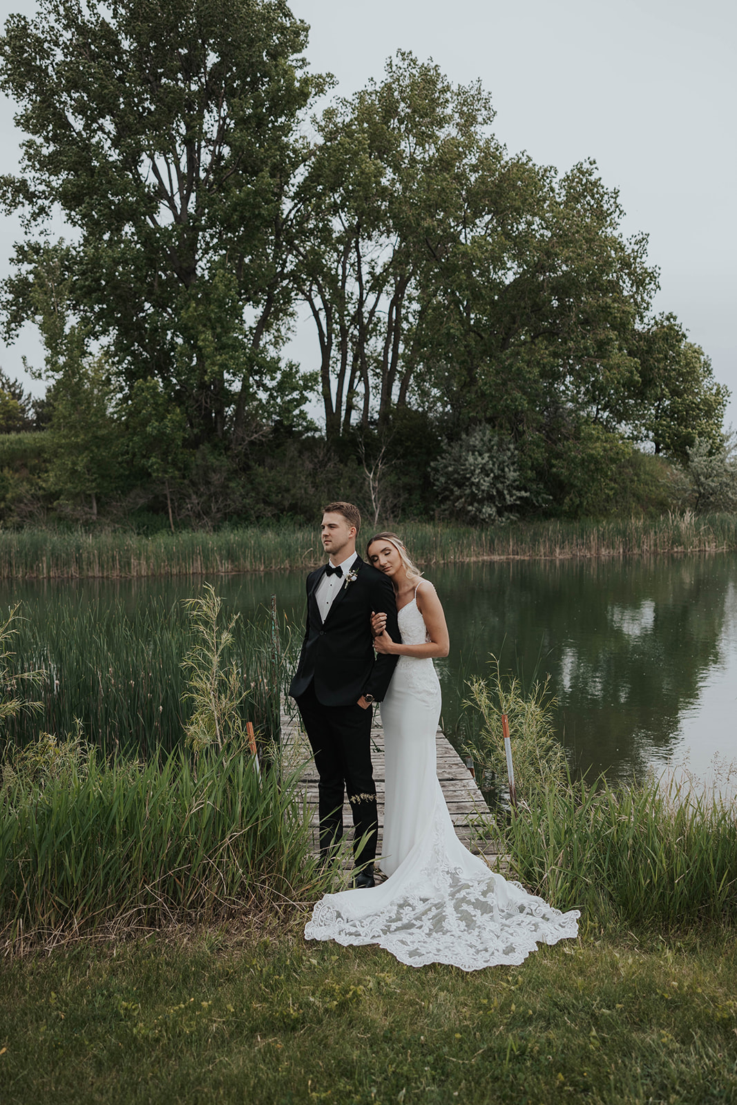 Documentary Style Wedding Photos for a Classy Wedding - Showit Blog - Documentary Style Wedding Photos