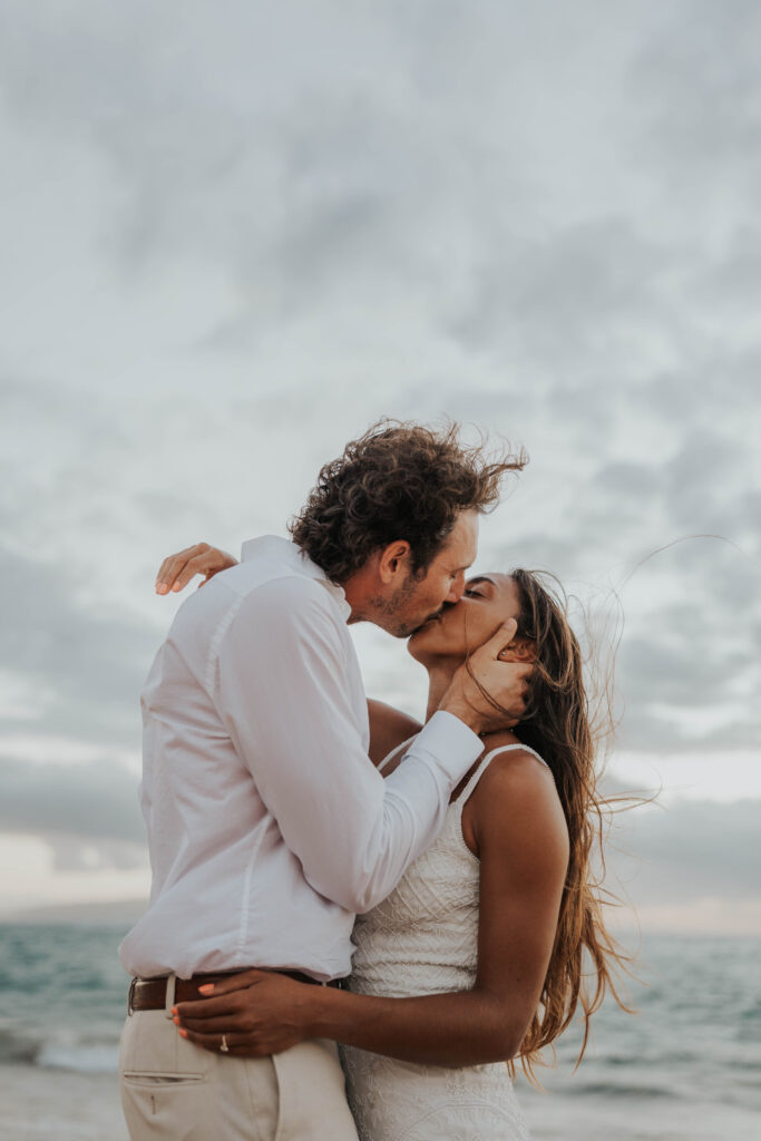 Couple kissing during their Maui elopement 