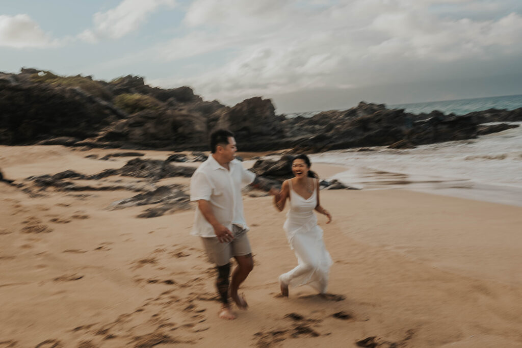 candid couple pictures engagement session in maui