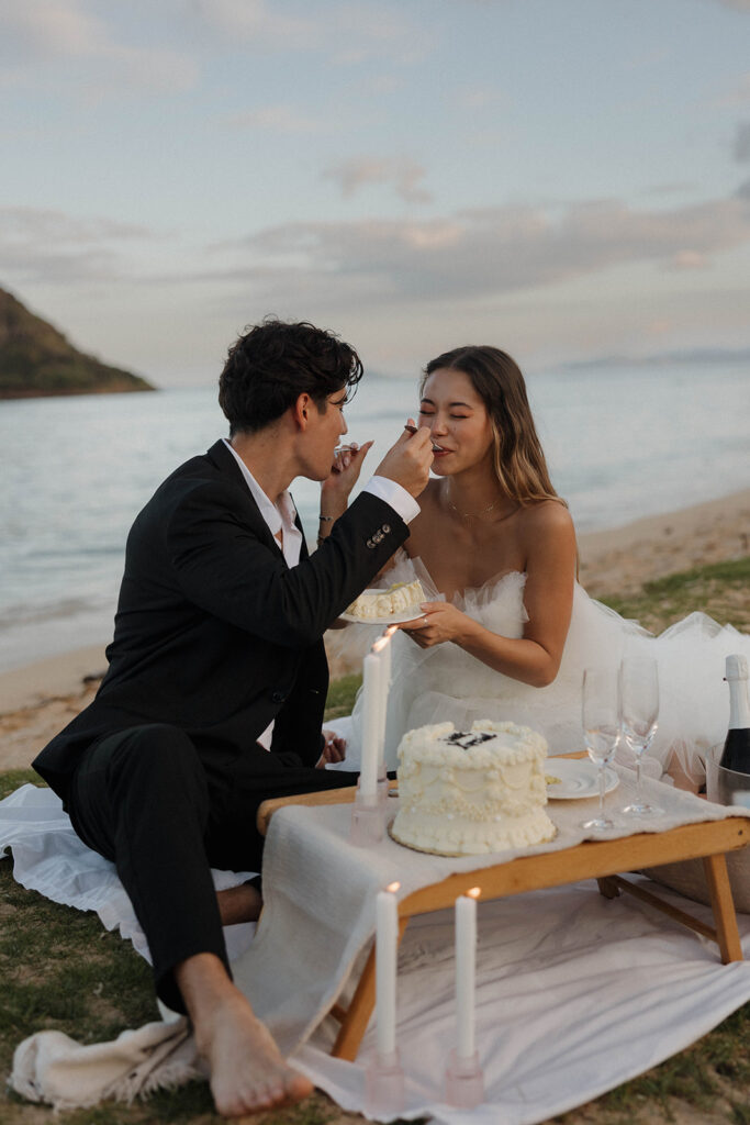 picnic elopement on the beach in maui