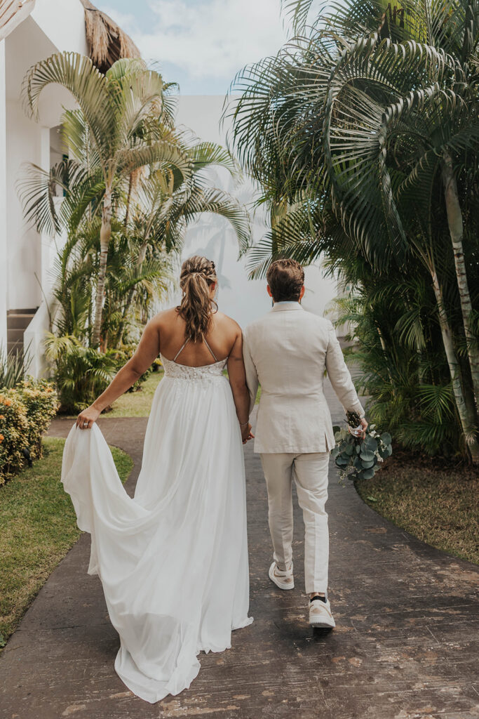 tropical bride and groom photos in mexico