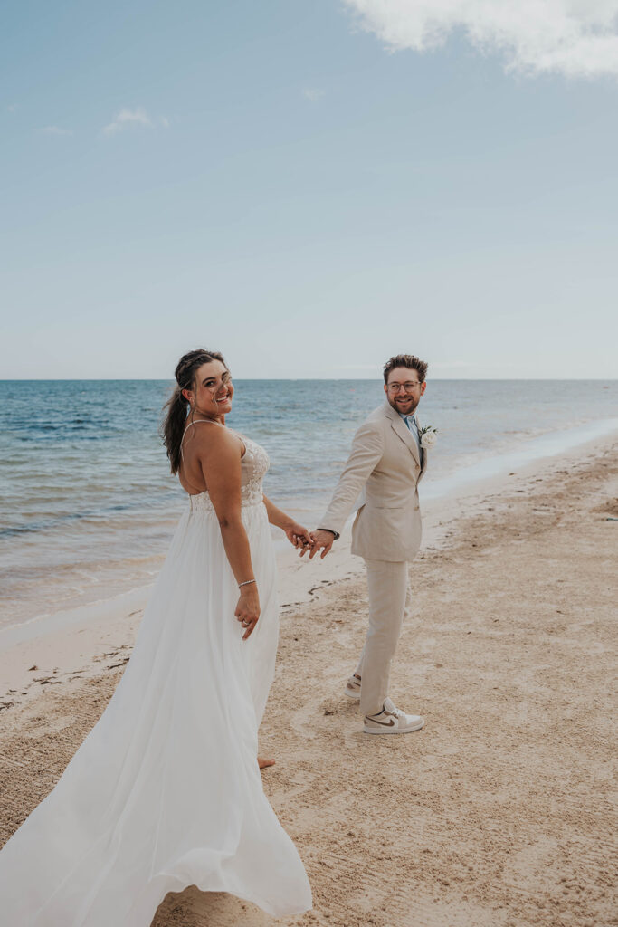 tropical bride and groom photos in mexico