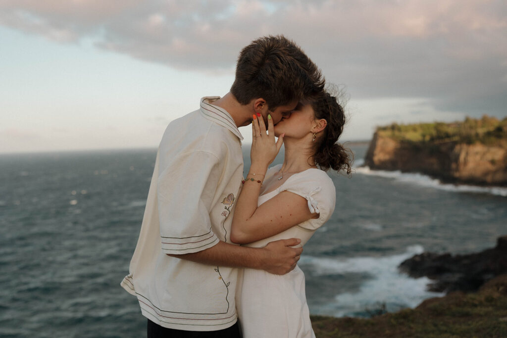 hawaii surprise proposal photos on the cliffs romantic and candid