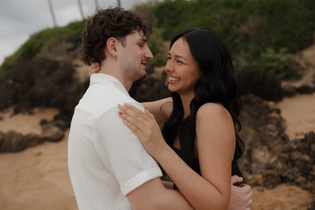 hawaii engagement photos candid and romantic