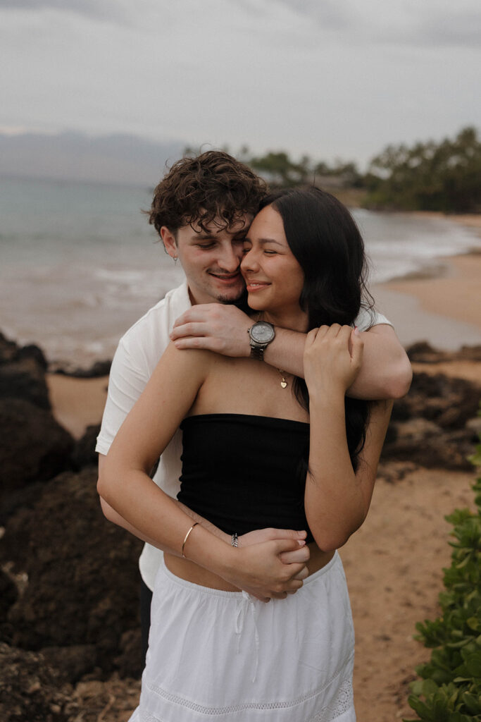 hawaii engagement photos candid and romantic