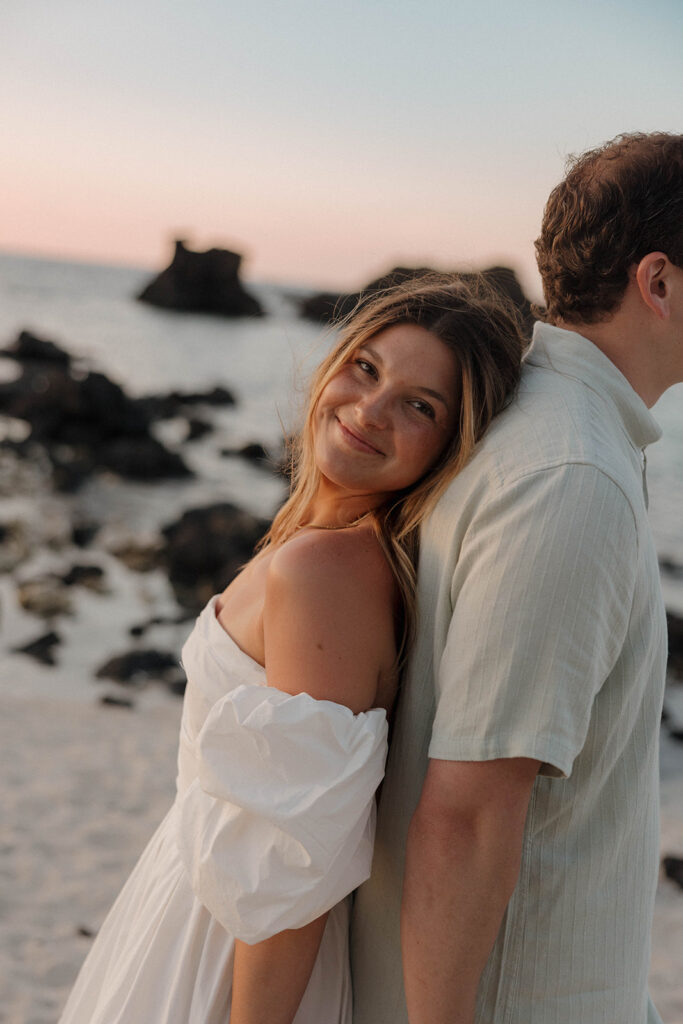 beach couples photoshoot in hawaii at sunset