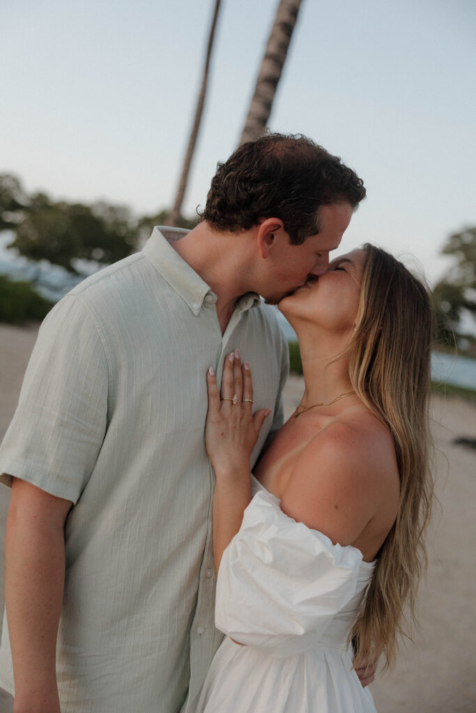 romantic golden hour beach photos couple