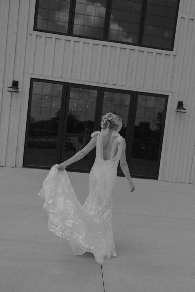 bride and groom wedding photos timeless and modern