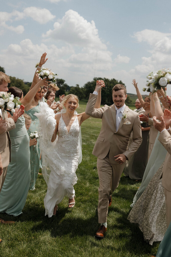 documentary style wedding photos in sioux falls