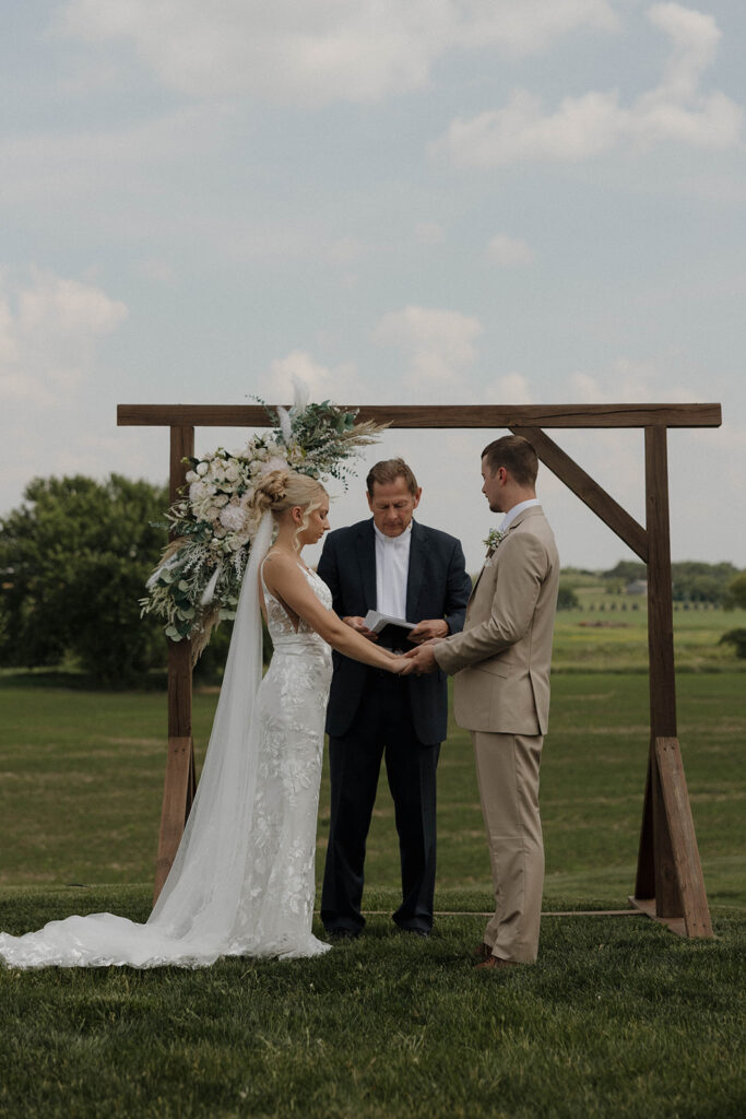 outdoor wedding ceremony in sioux falls