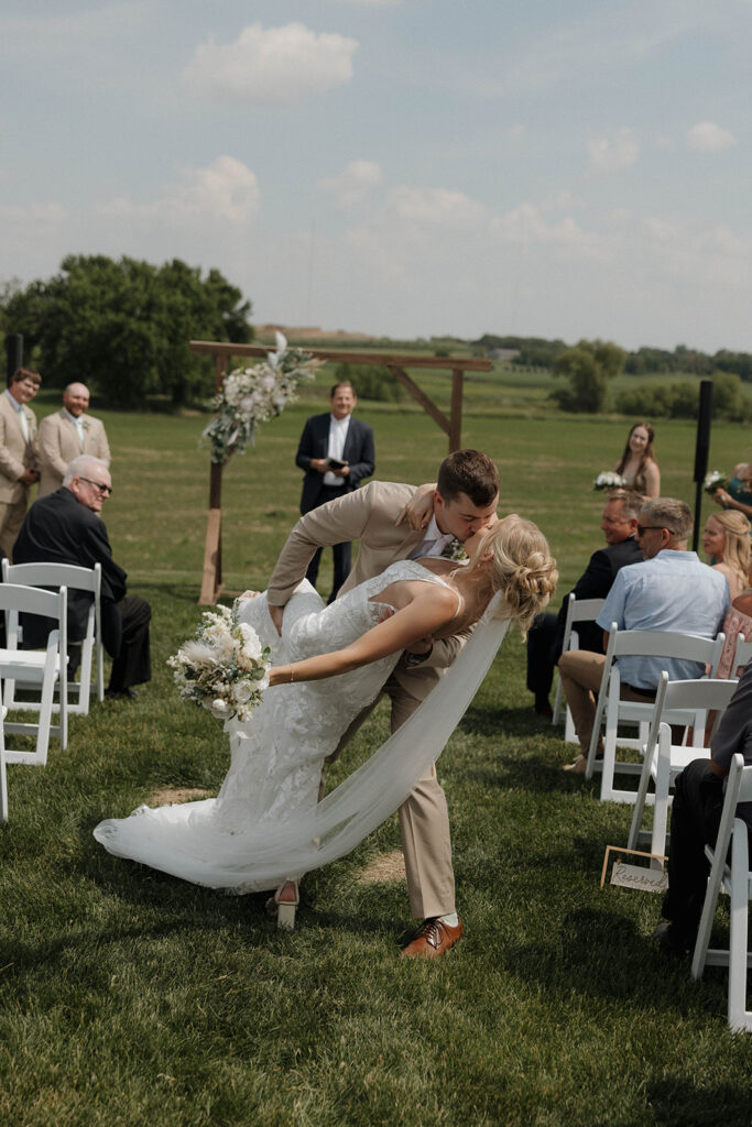 outdoor wedding ceremony in sioux falls