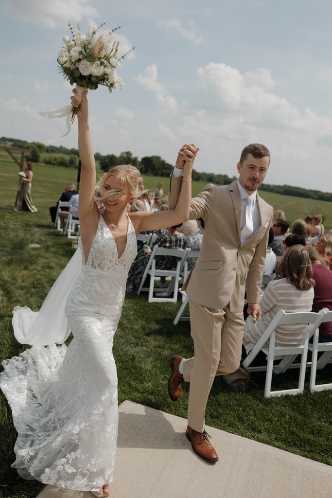 outdoor wedding ceremony in sioux falls