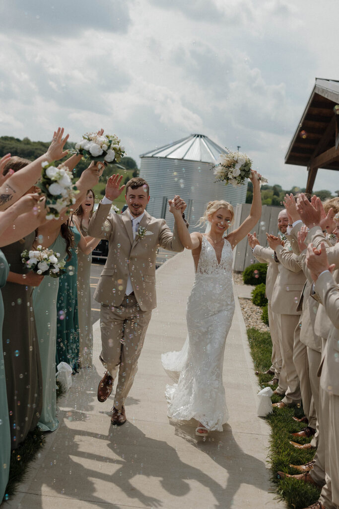 summer wedding photos full of color and joy