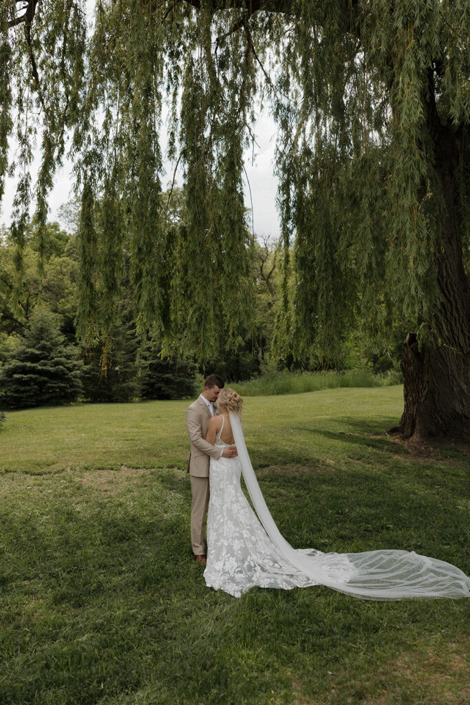 summer wedding photos full of color and joy