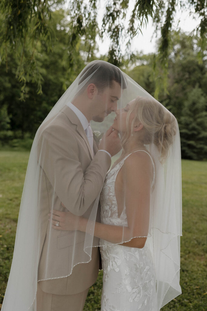 Heartfelt June Wedding at Riverview Barn in Sioux Falls
