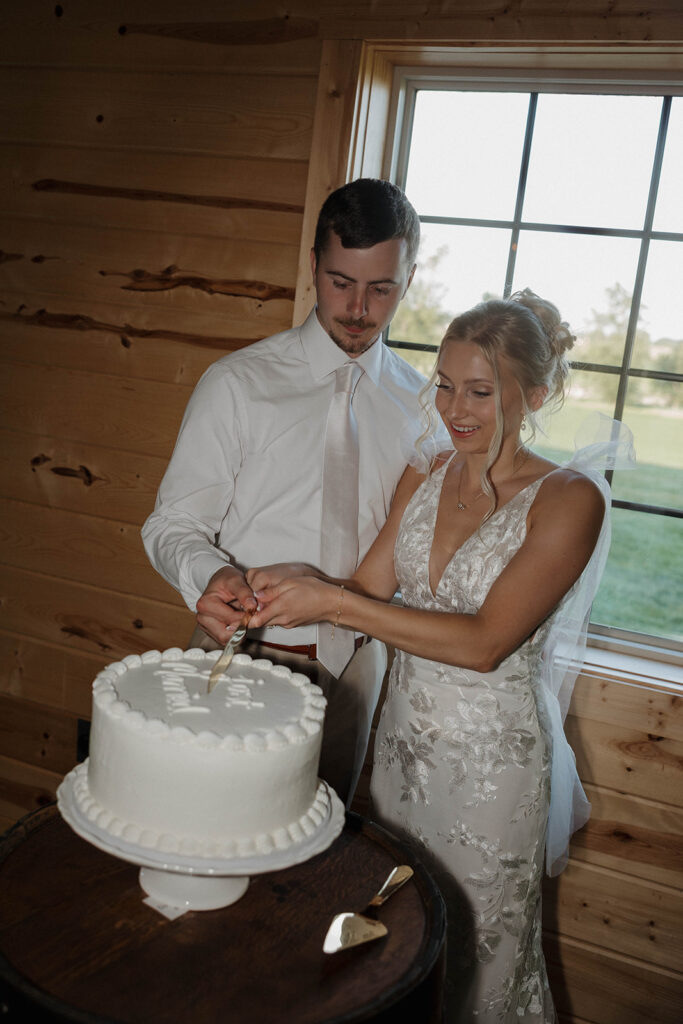 bride and groom cutting the wedding cake