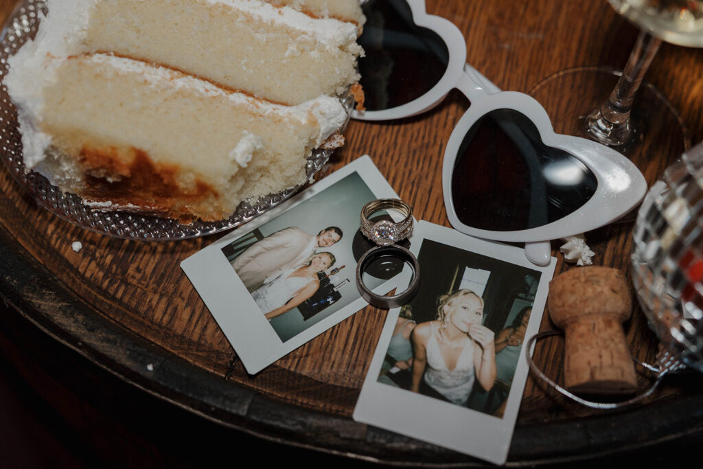 wedding cake photos with flash photography