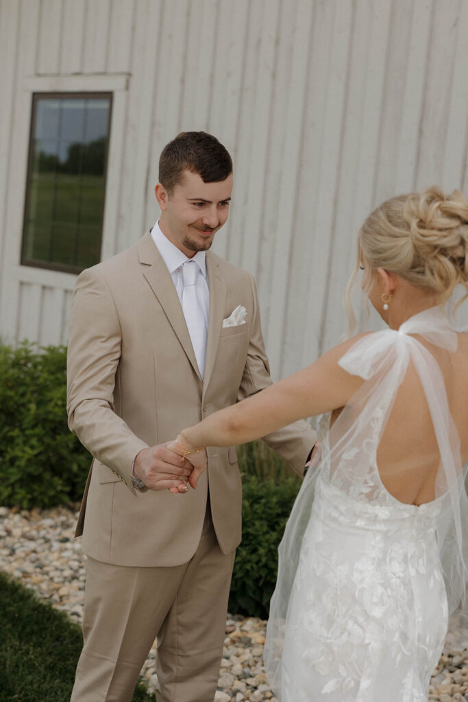 first look wedding photos in sioux falls south dakota