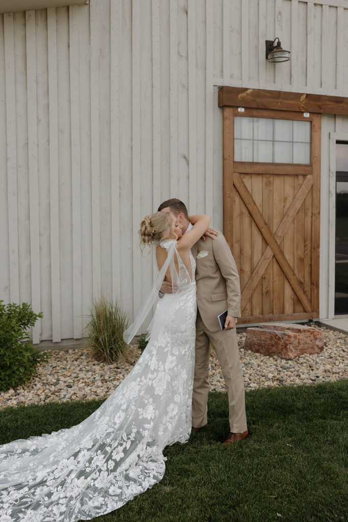 first look wedding photos in sioux falls south dakota