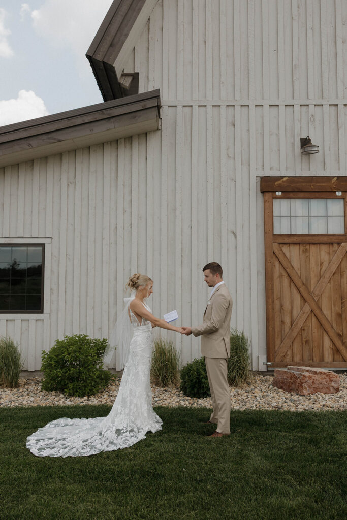 first look wedding photos in sioux falls south dakota