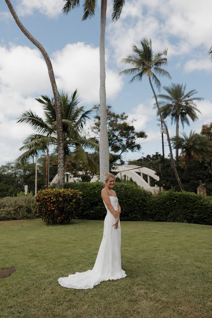 hawaii getting ready wedding photos