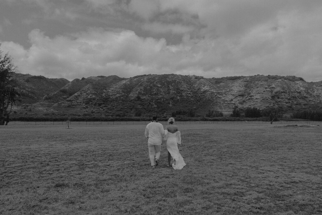 candid and playful bride and groom wedding photos in oahu