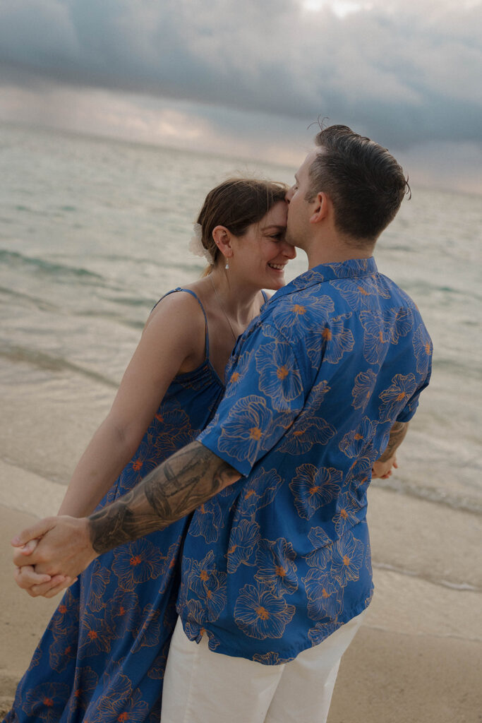 romantic couples photography in oahu hawaii
