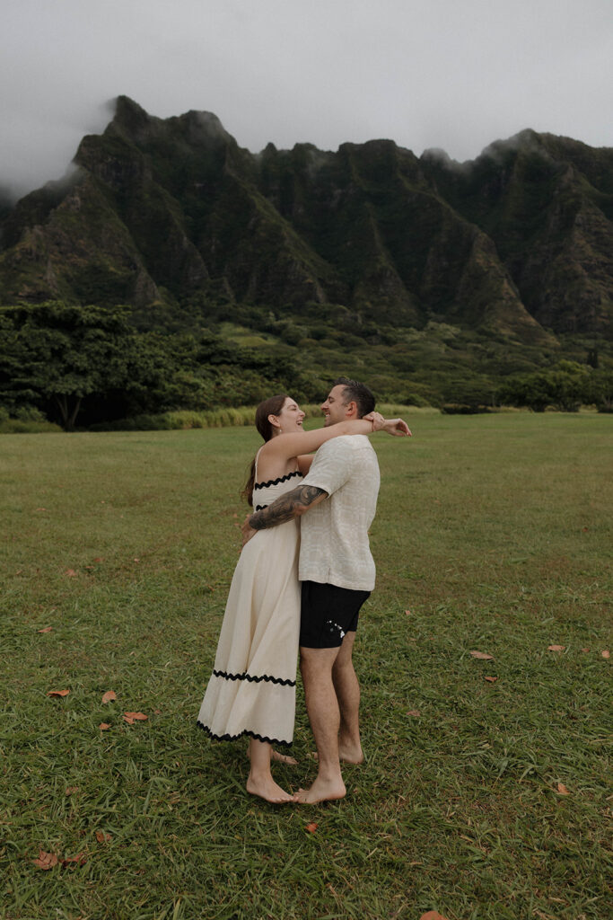 Kualoa Regional Park couples photoshoot in front of the mountains
