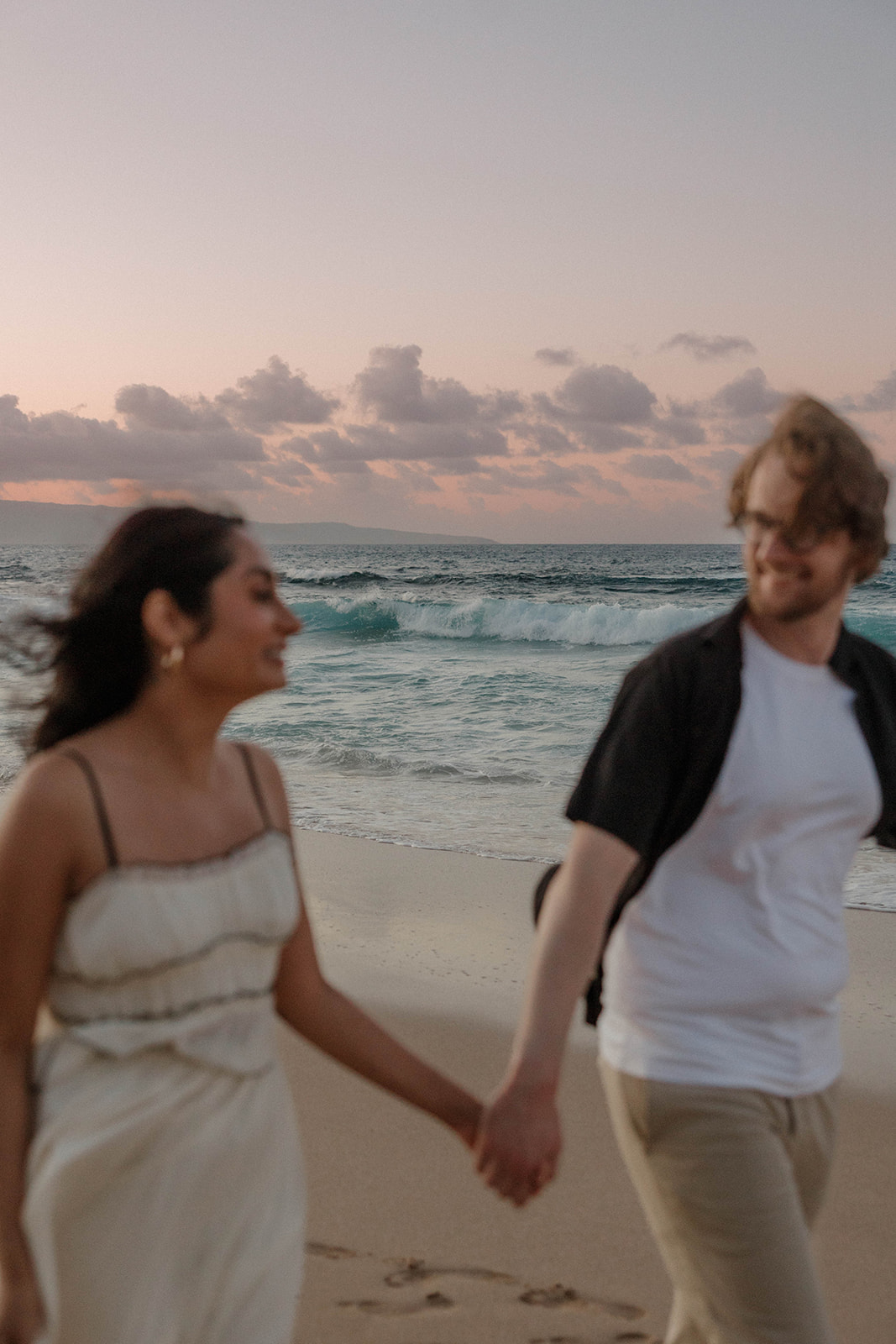 cotton candy skies at the beach, captured by a Maui proposal photographer