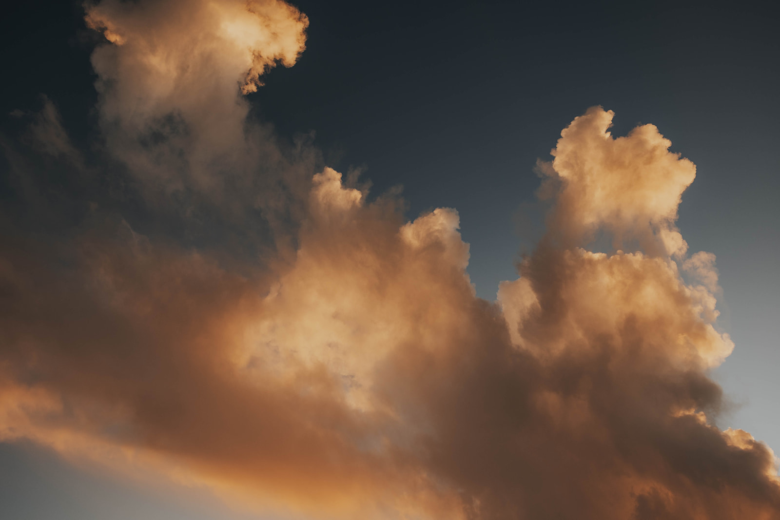the clouds seen from the top of the mountain during a proposal 