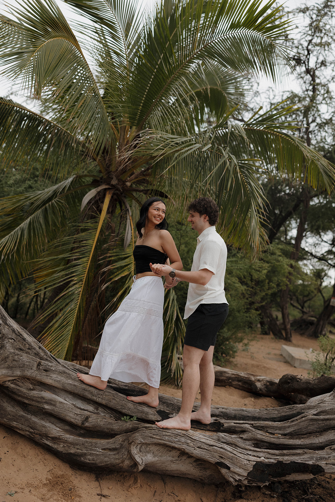 white and black outfits for ideas on what to wear for engagement photos in Hawaii 