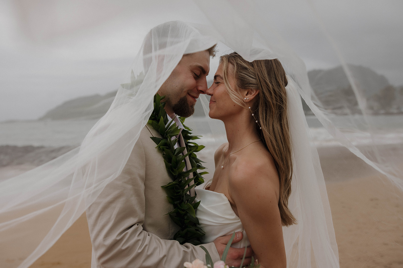 Kauai Micro Wedding Inspiration for Couples Planning a Destination Wedding in Hawaii